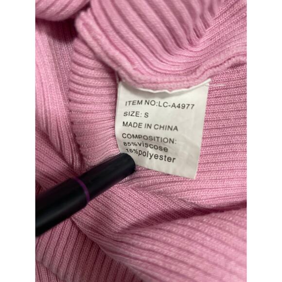 Lizette Collection pink crop sweater with heart rhinestones,‎ Size Small - Picture 6 of 10